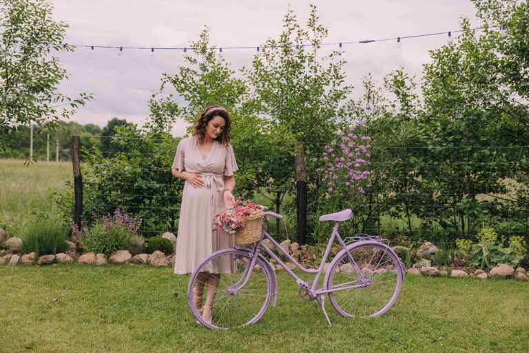 Moda plus size na lato - lekkie i wygodne stylizacje odnajdziesz na naszej stronie Limone.pl! Wychodząc na przeciw naszym klientom szyjemy odzież ciążową, odzież do karmienia i odzież plus size w opcji szycia na wymiar.