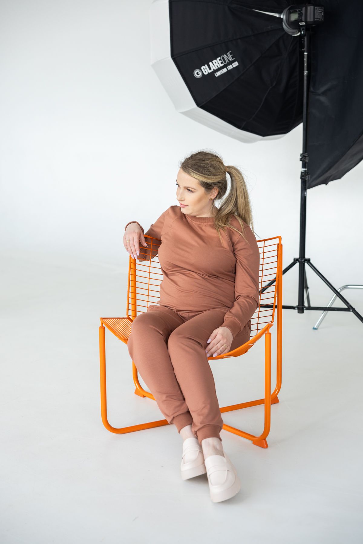 Jesień nadchodzi, a z nią… Wyjątkowe komplety dresowe w odcieniu Pumpkin Spice Latte!