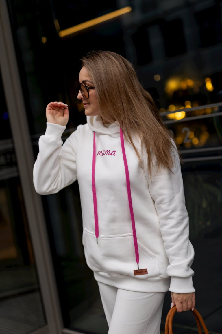 Kolor roku 2026 według Pantone to subtelna, ocieplona biel. Kolor Cloud dancer ukazuje zmiany jakie szykuje dla nas nowy, nadchodzący rok 2026!